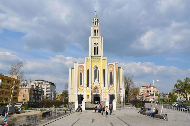 Kościół przy placu Szembeka. Niedoszła katedra na Grochowie