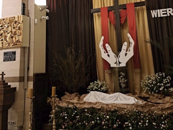 Wielki Piątek. Śmierć Jezusa na Krzyżu. Dzień bez mszy świętej w kościele